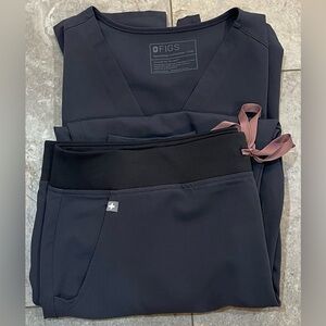 FIGS 2XL scrub set